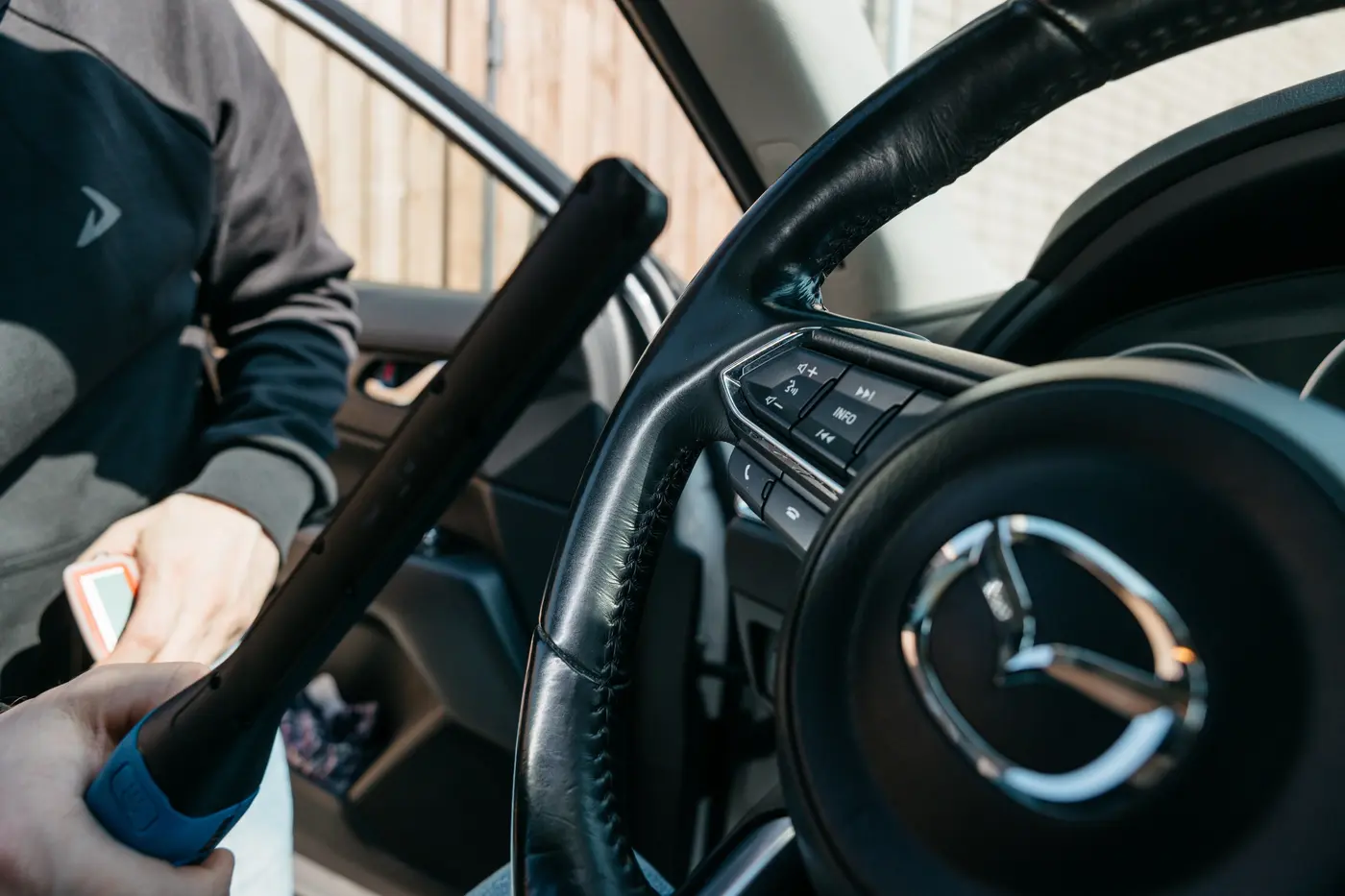 Осмотр салона Mazda
